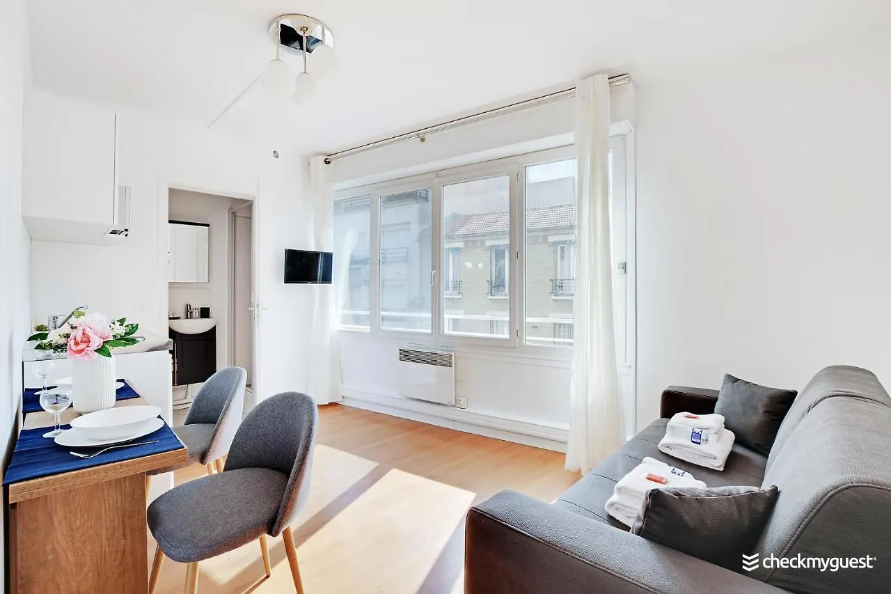 Cmg Serres/ Convention Apartment