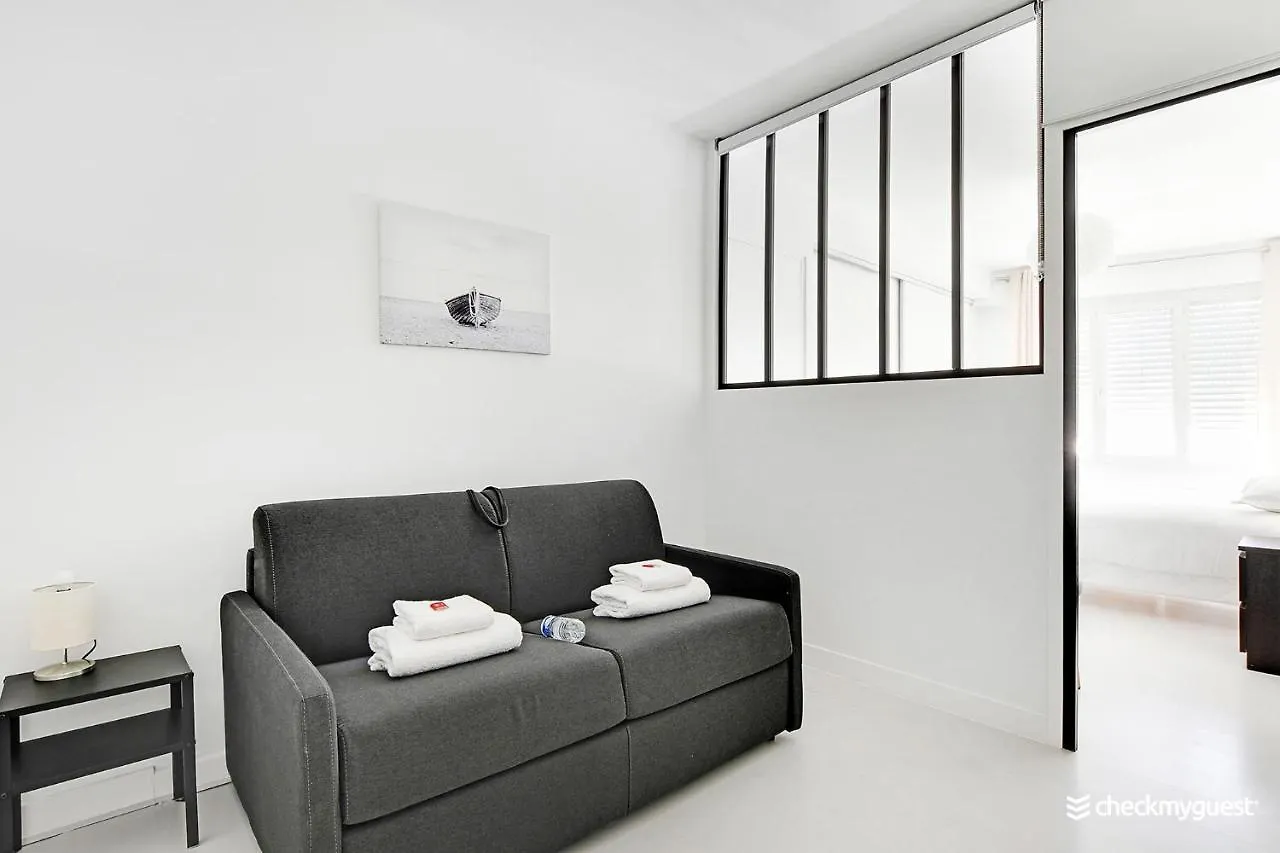 Cmg Serres/ Convention Apartment Paris